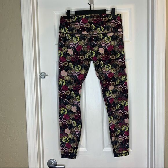 Lululemon Forster Rohner Special Edition Size 10 - Picture 5 of 9